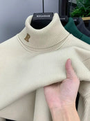 Suéter Masculino Gola Alta Bordado – Estilo Coreano Inverno 2024 |Aconchego Elegante