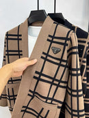 Cardigan Masculino Listrado com Jacquard | Estilo Casual Sofisticado para Meia-Estação | Tricô  com Design Moderno