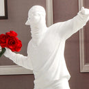 “Revolução em Flor” – Escultura Decorativa Banksy Style