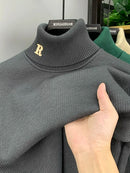 Suéter Masculino Gola Alta Bordado – Estilo Coreano Inverno 2024 |Aconchego Elegante